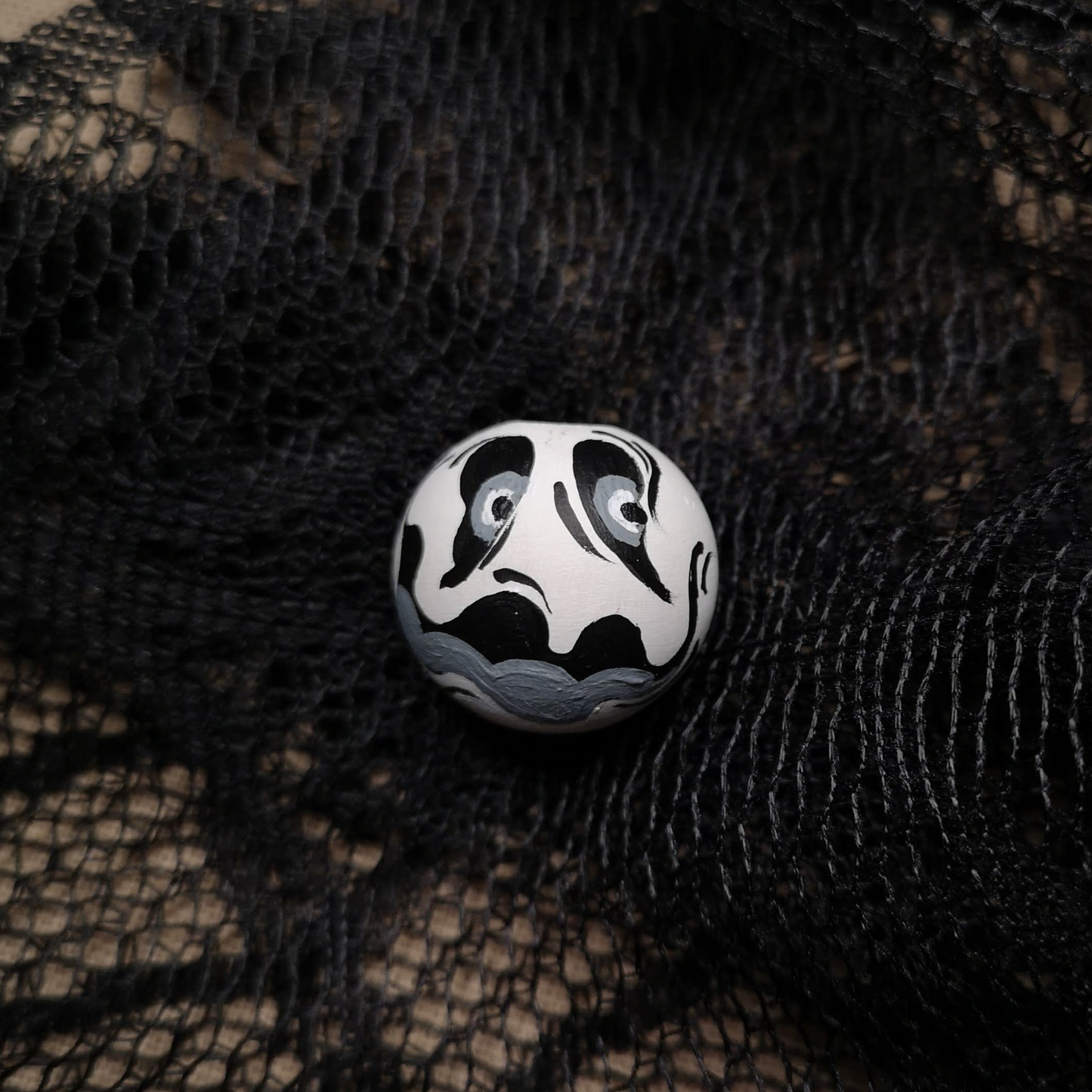 Handbemaltes DIY‑Set „Spooky Schlüsselanhänger“ – Unikat‑Perle + Makramee‑Kordel 5 mm