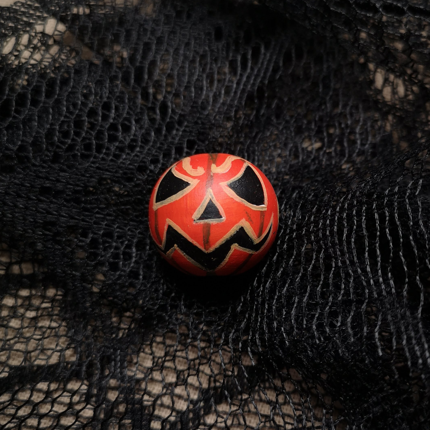 Handbemaltes DIY‑Set „Spooky Schlüsselanhänger“ – Unikat‑Perle + Makramee‑Kordel 5 mm