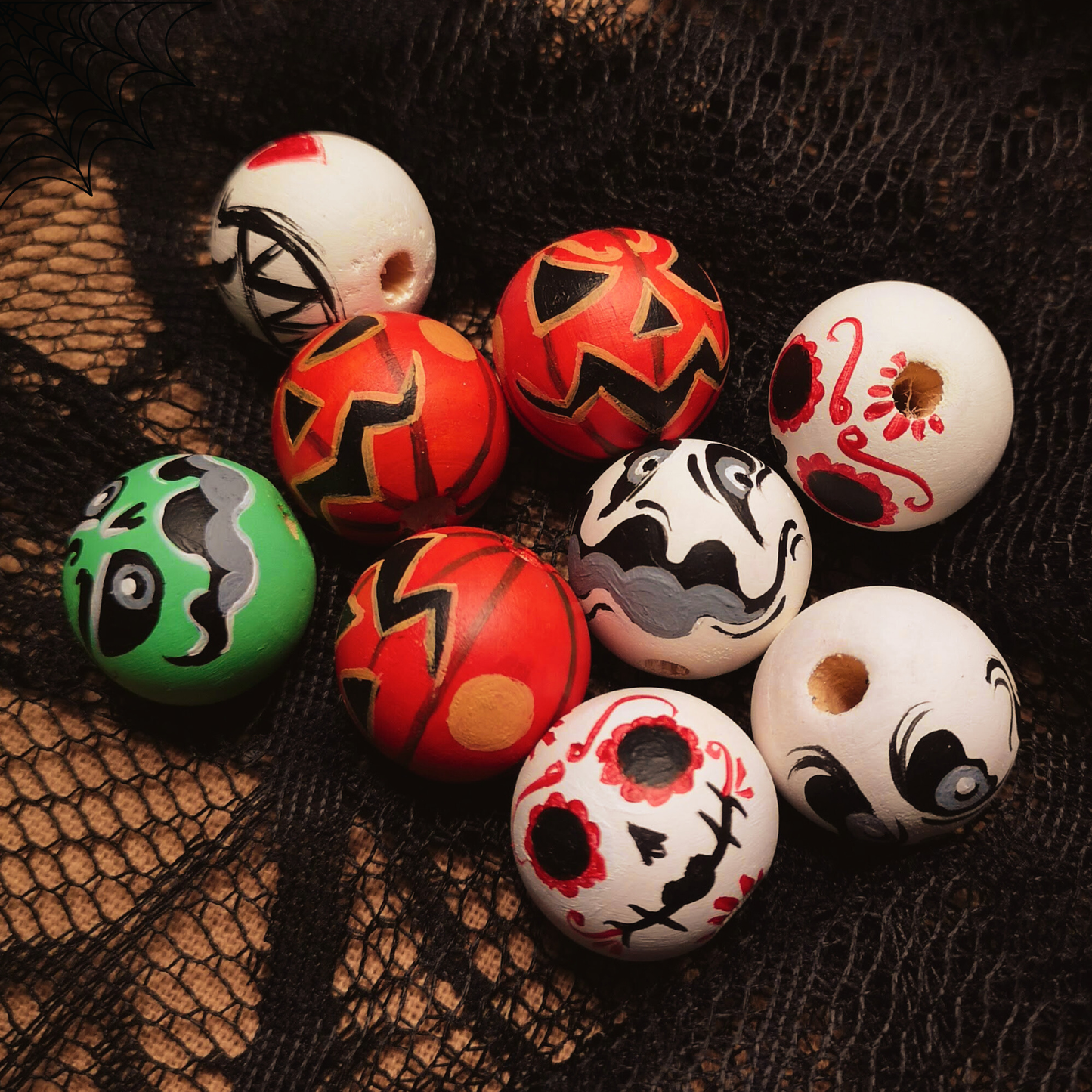 Handbemaltes DIY‑Set „Spooky Schlüsselanhänger“ – Unikat‑Perle + Makramee‑Kordel 5 mm