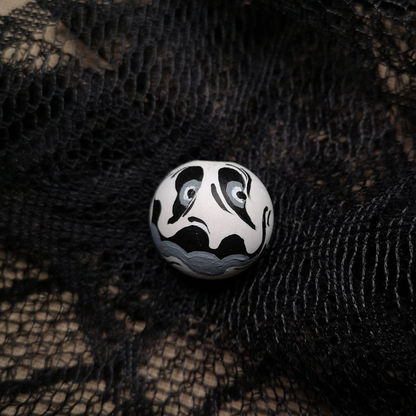 Handbemaltes DIY‑Set „Spooky Schlüsselanhänger“ – Unikat‑Perle + Makramee‑Kordel 5 mm